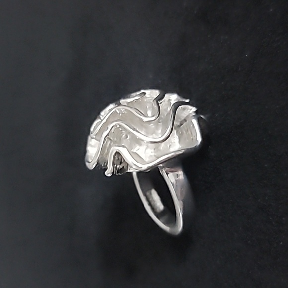 Large Gaudi FlowerCocktail Ring - Picture 3 of 7